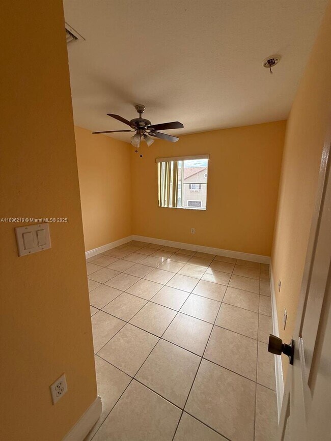 Building Photo - 8899 SW 220th Ln