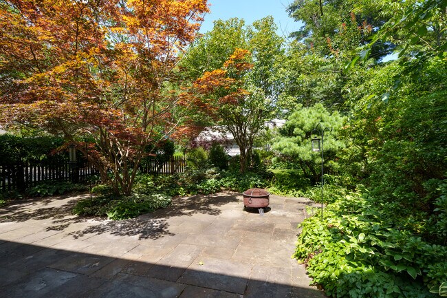 Building Photo - 44 Markham Rd