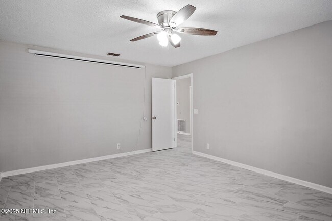 Building Photo - 7650 Cranberry Ln S