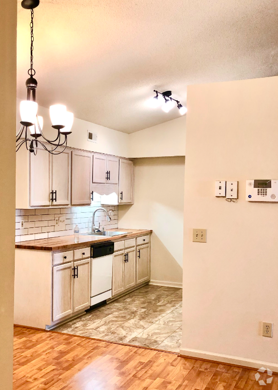Building Photo - 803 Moultrie Ct