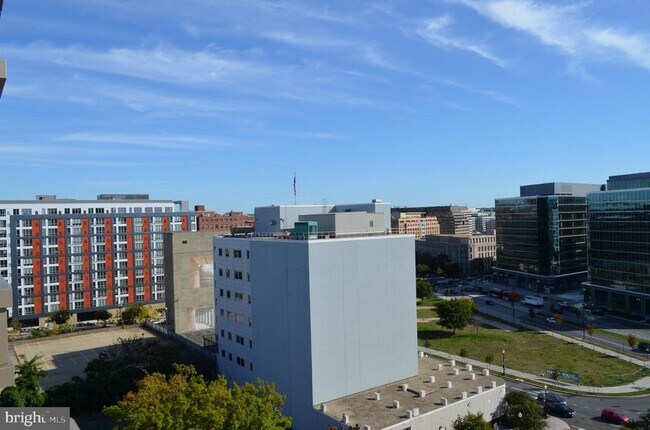 Building Photo - 811 4th St NW