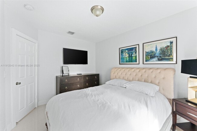 Building Photo - 6371 SW 23rd St