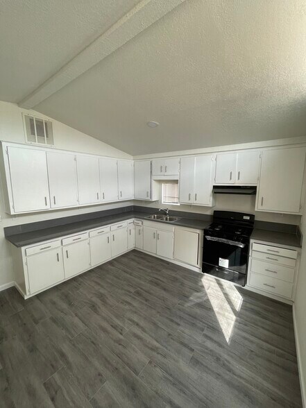 Building Photo - 21340 Baldwin Ln