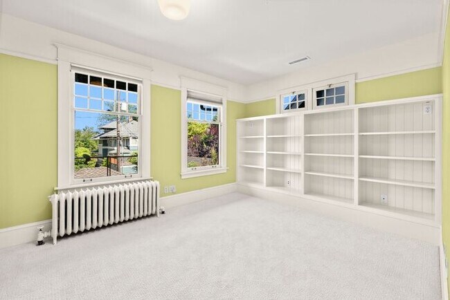 Building Photo - Stunning 1909 Craftsman w/ AC in Coveted Capitol Hill