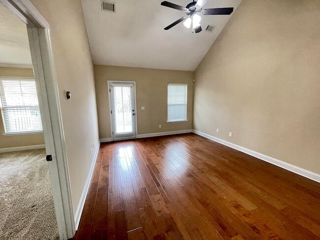 Building Photo - 528 Scenic Dr