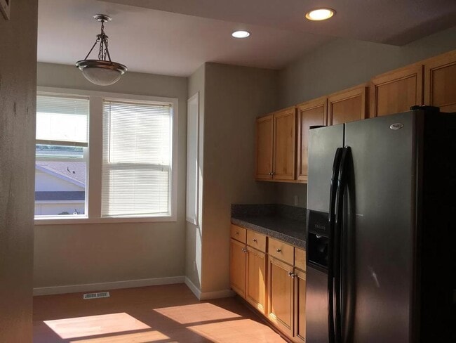 Building Photo - 475 SE 35th St