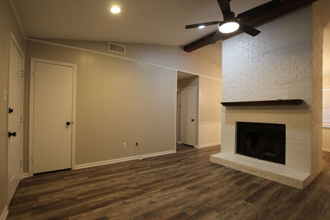 Building Photo - Coming Soon!  Remodeled 3 Bedroom 2 Bath! Large Yard!