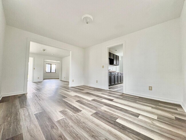 Building Photo - 2117 Bertrand St