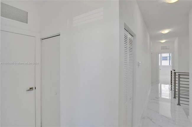 Building Photo - 10271 NW 72nd St