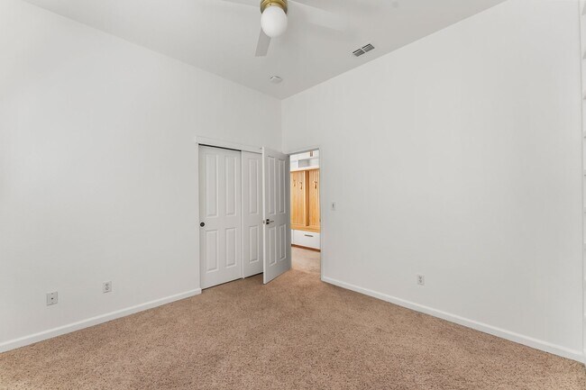 Building Photo - 10000 Shana Way