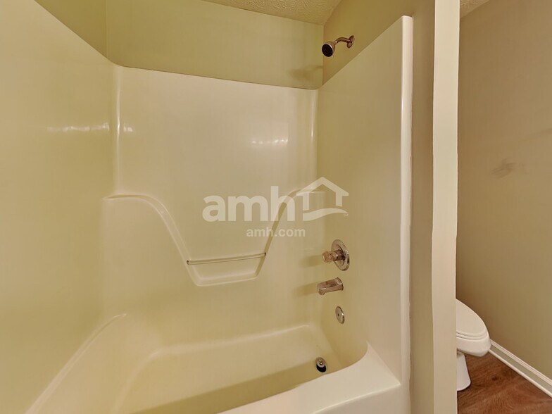 Building Photo - 1176 Saint Andrews Dr