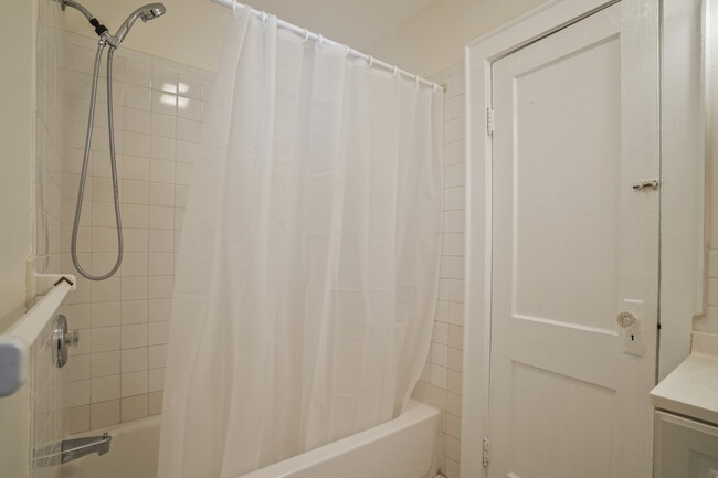 Building Photo - 221 Hunyadi Ave