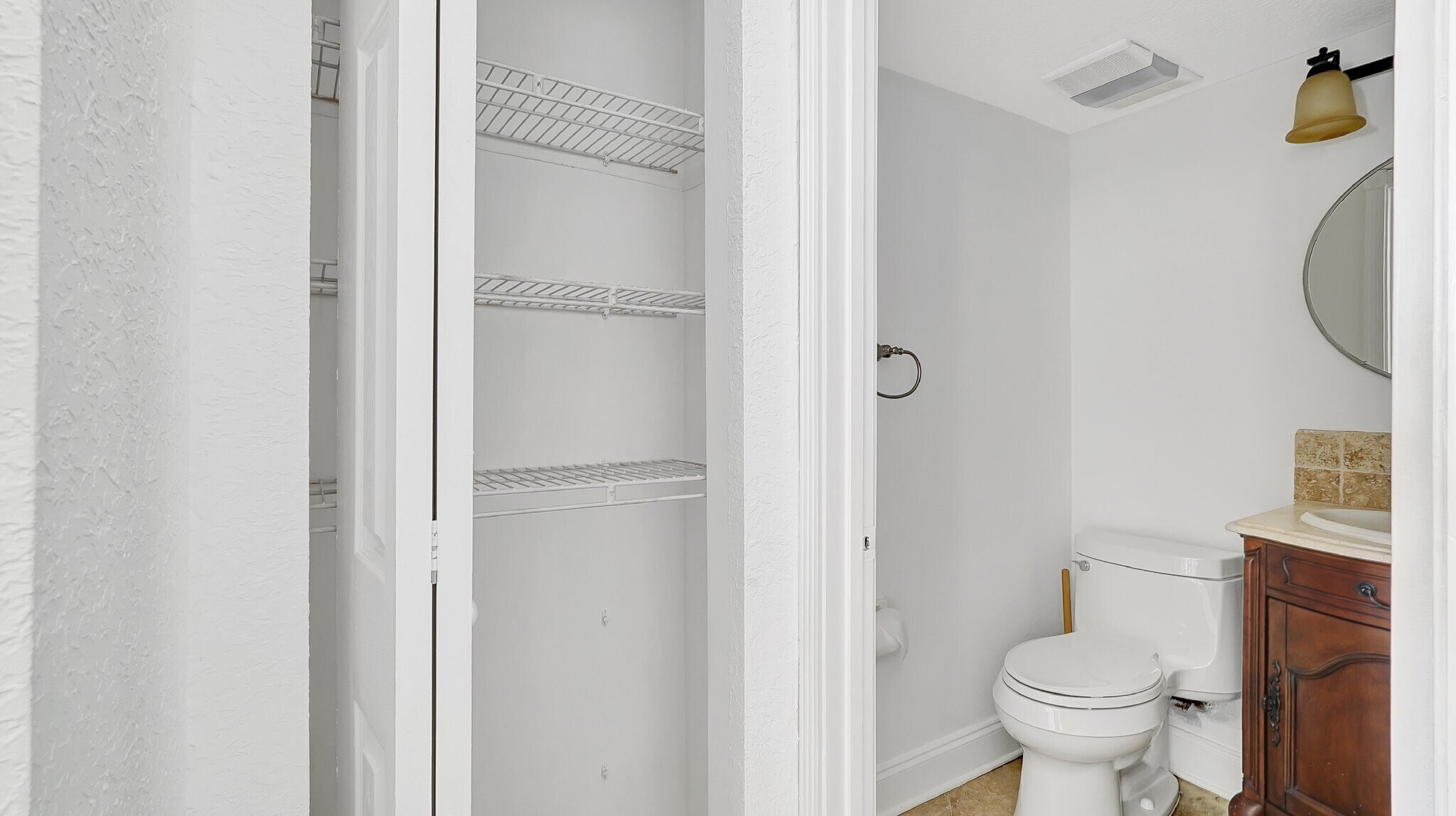 Building Photo - 1044 SE 6th Ct