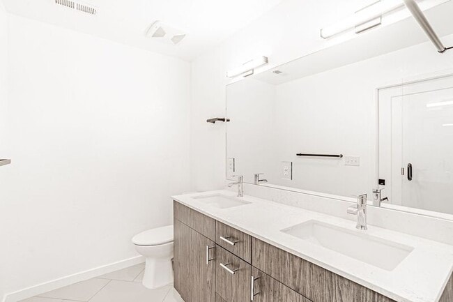 Building Photo - 1717 Ingalls St