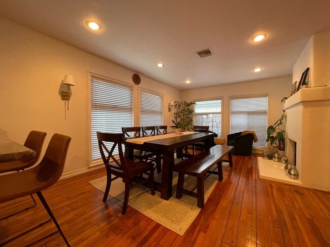 Building Photo - Large home with private yard