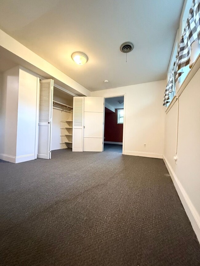 Building Photo - AVAILABLE NOW AUGUST 2025.  MONTHLY RENT I...