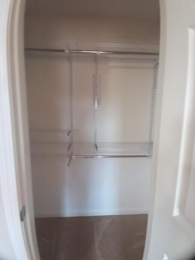 Building Photo - 3525 Drayton Dr