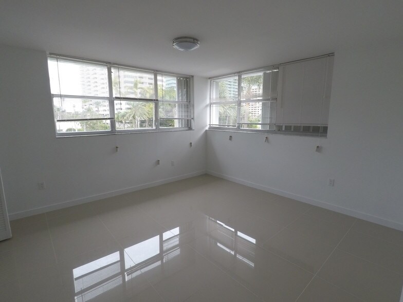 Bedrooms - 10230 Collins Ave