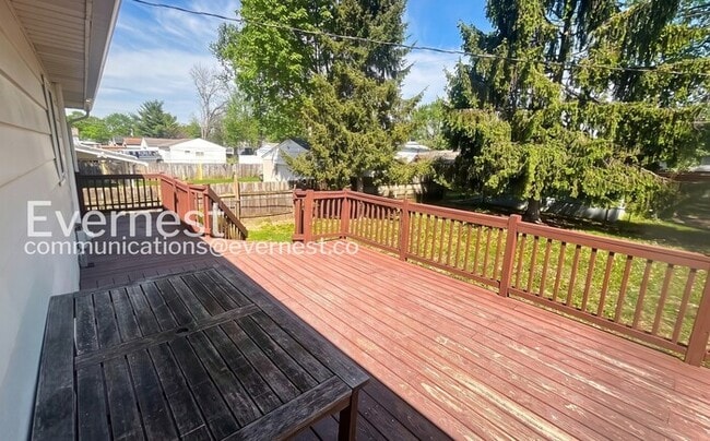 Building Photo - 5042 Bentler Dr