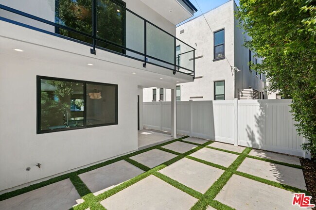 Building Photo - 5843 Whitworth Dr