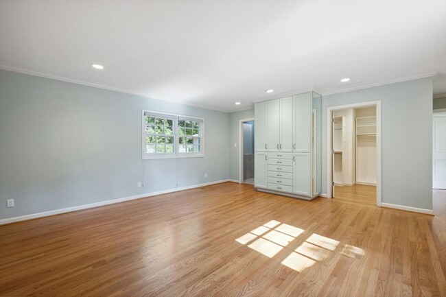 Building Photo - Charming 3-Bedroom Home with Office in desirable Old Palo Alto neighborhood with AC