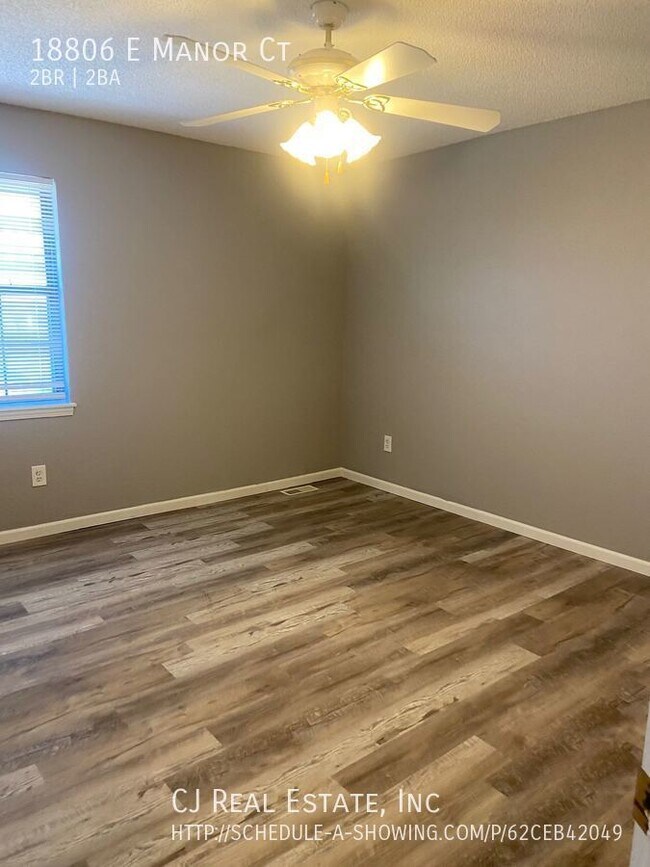 Building Photo - 18806 Manor Dr