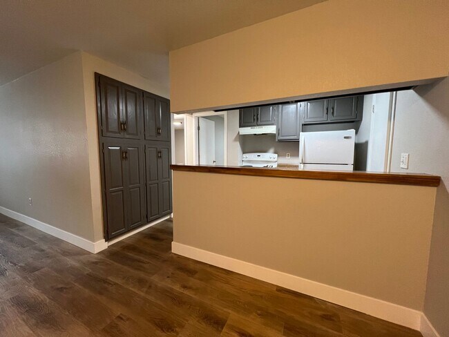 Building Photo - Mathews634 (KC-DT)