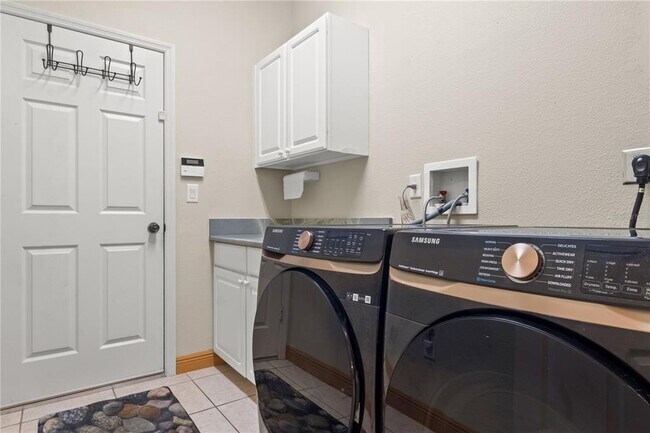 Building Photo - 10206 Shooting Star Ct