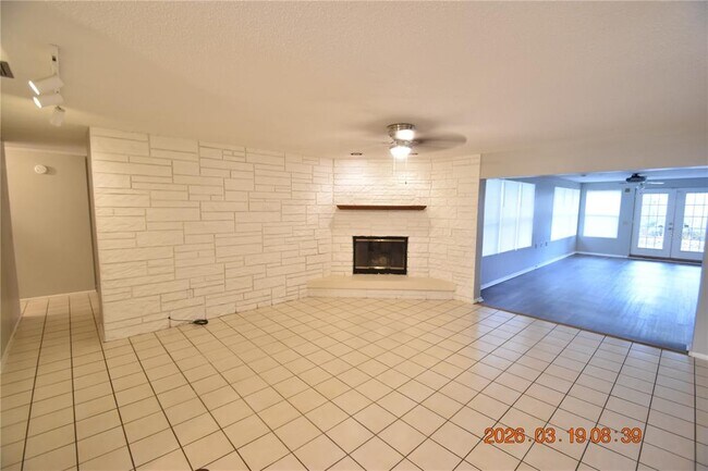 Building Photo - 2562 Redwood Way