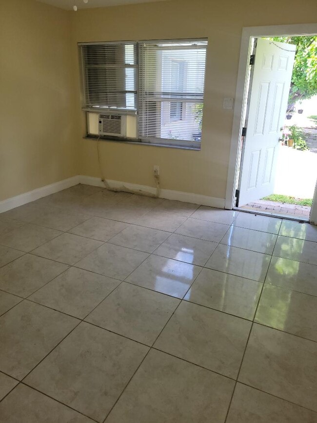 Building Photo - 5471 Ravenswood Rd