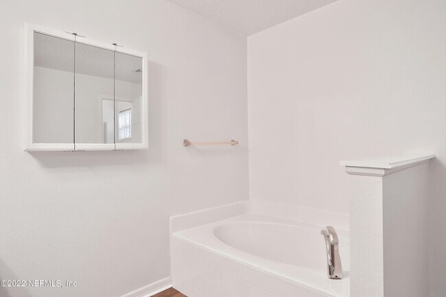 Building Photo - 11 Wheatfield Dr