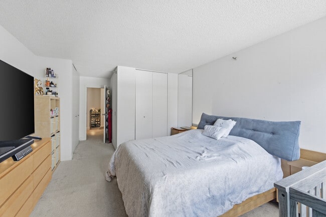 Building Photo - 200 N Dearborn St