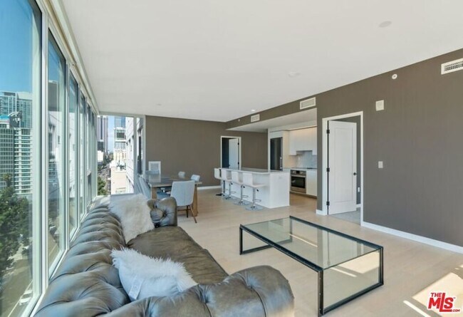 Building Photo - 1050 S Grand Ave