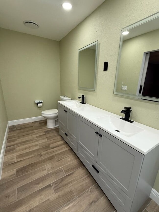 Building Photo - Beautiful 3BR 2BA Home w/ Fenced Yard in Tampa