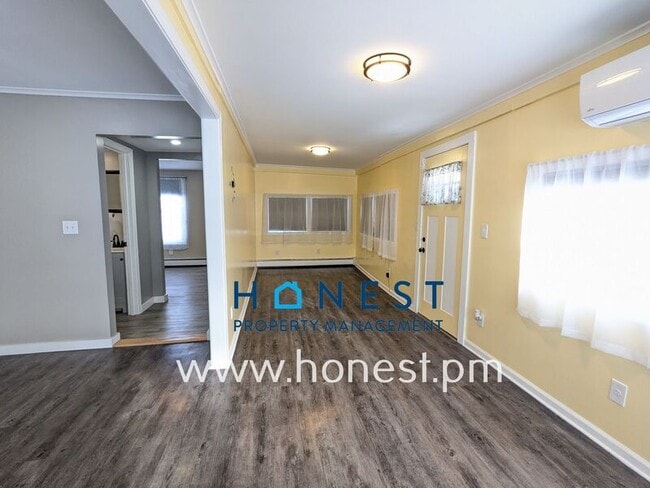 Building Photo - 162 College Ave