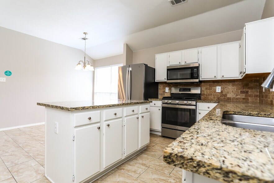 Building Photo - 4405 Crystal Ln