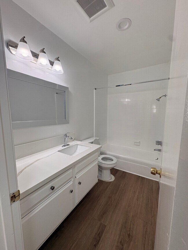 Building Photo - 1825 N Gramercy Pl