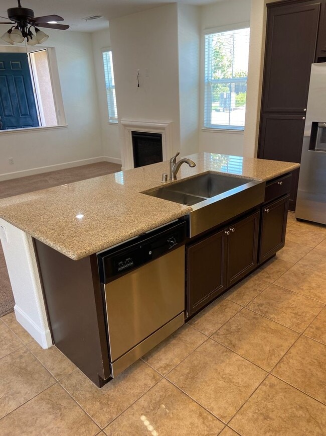 Building Photo - Turnstone Community off Iron Point & Prairie City. 4 Bdrm, 3 Bath - Walk to nature trails, park, ...