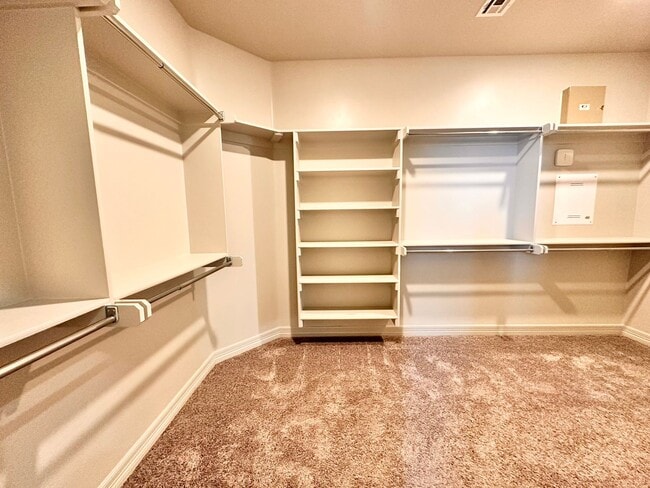 Building Photo - Spacious 4-Bedroom Home with Pool in Yukon