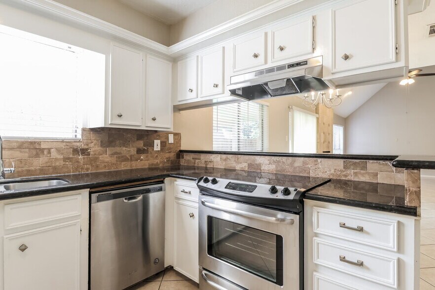 Building Photo - 11906 Swan Creek Dr