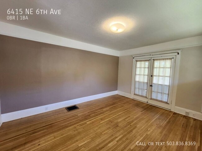 Building Photo - Lovely Studio Apartment Available in Woodlawn