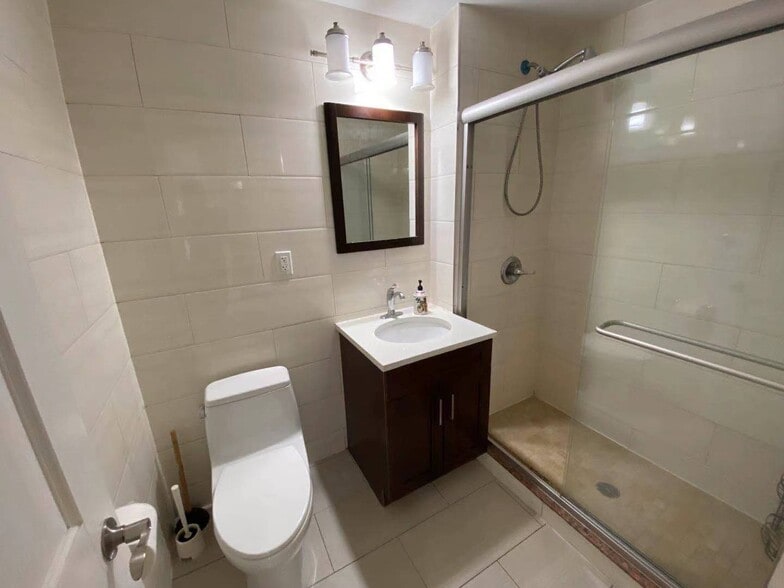 Hall Bathroom - 9411 65th Rd