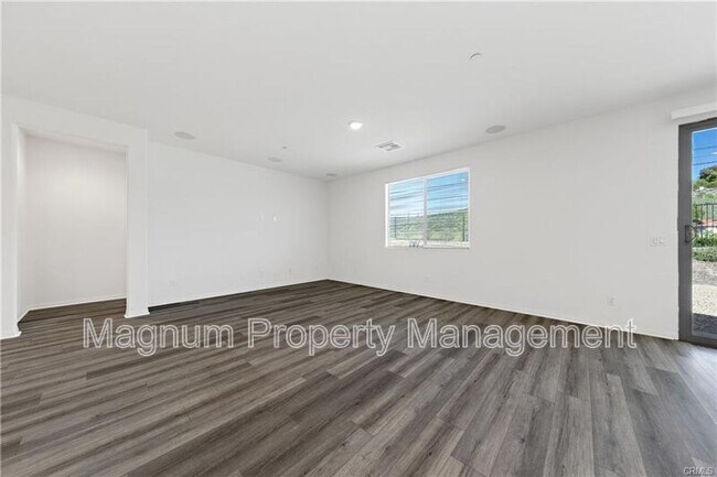 Building Photo - 21122 Saratoga Dr