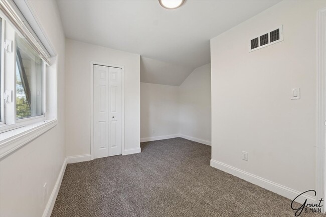 Building Photo - $1300 - Renovated 3 Bedroom