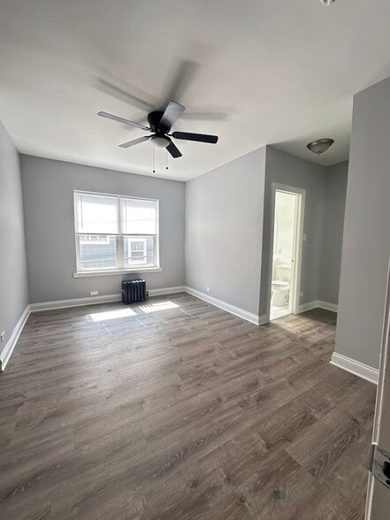 Building Photo - 4756 N Maplewood Ave