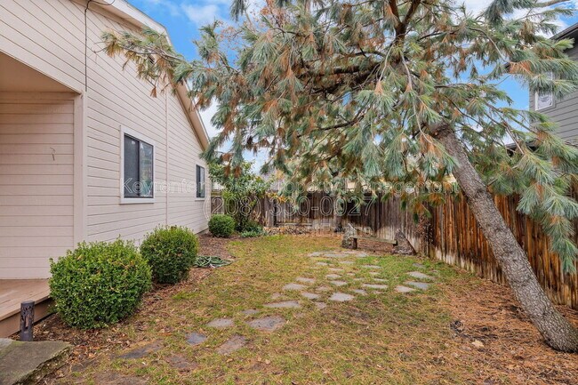 Building Photo - 2698 E Bergeson St