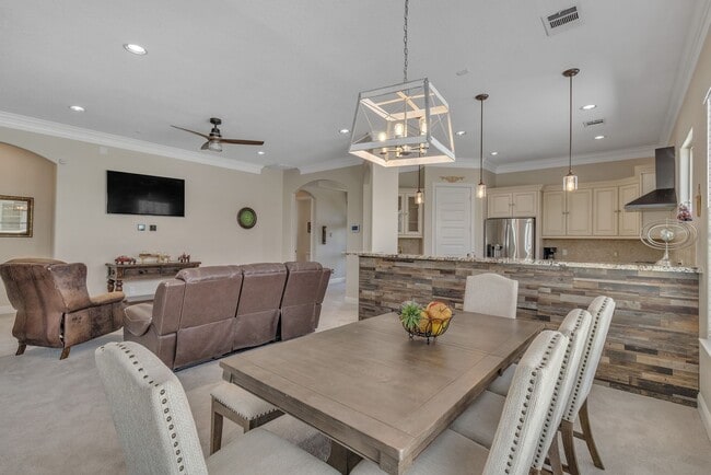 Building Photo - 615 29th St