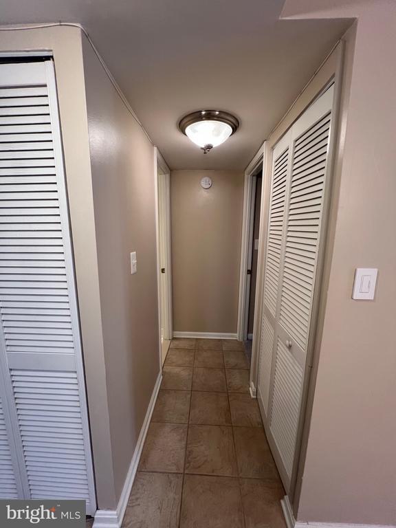 Building Photo - 1024 N Utah St