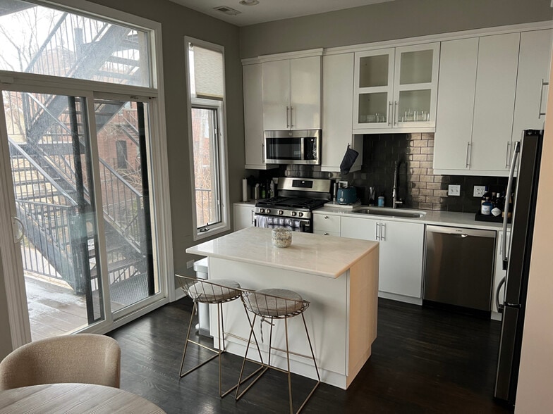 Building Photo - 937 N Willard Ct