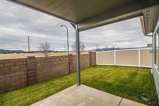 Building Photo - 15176 N Pristine Cir